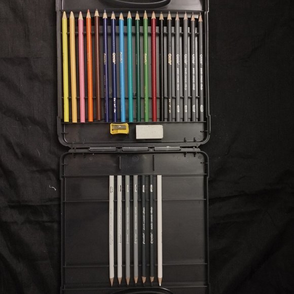 HALLMARK Color Pencils and Sketch Set - Picture 1 of 4